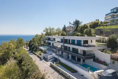 Image de Villa moderne 5 étoiles avec piscine chauffée et jacuzzi juste au-dessus de la marina d'Icici