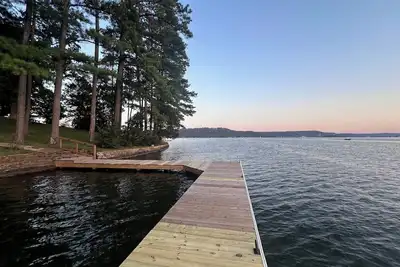 Image de Guntersville Waterfront Cabin - Panoramic View - Large Dock