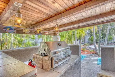Image de Private Tropical Retreat with Heated Pool, Outdoor Kitchen, Fire Pit, Sleeps 10