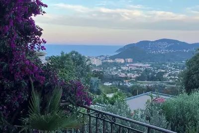 Image de Propriété, 5 Chambres, 10 couchages, vue Mer et Montagne, Piscine, Plages, Golf