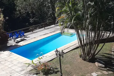 Image de Linda e Aconchegante Casa com 6 Quartos em Meio Ă Natureza