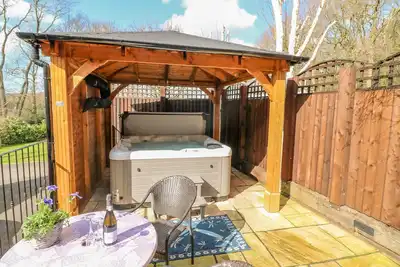 Image de Bluebell Cottage, pet friendly, with hot tub in Oakerthorpe