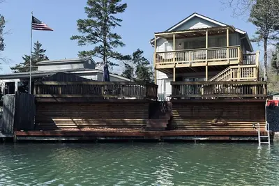 Image de Cozy on the Lake