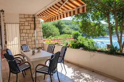 Image de Beachfront apartment with big terrace and garden
