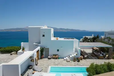 Image de Beauty And Tranquility Await You