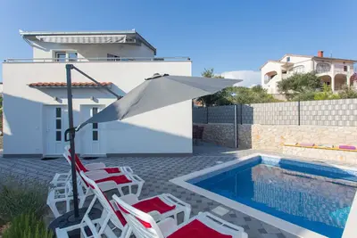 Image de Maison pour la famille avec la piscine Vinisce, Trogir (K-19001)