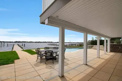 Image de Waterfront Vacation Dream Home