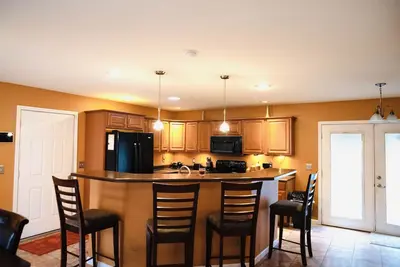 Image de A Big Sprawling house on a large lot -15 to Downtown St Louis