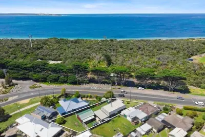 Image de Lonnie Waves - opposite beach + linen & breakfast included