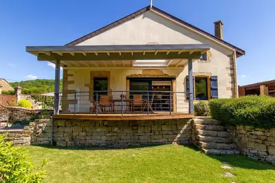 Image de Maison de charme à la campagne avec terrasse et grand espace extérieur