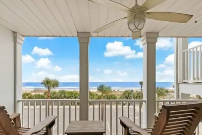 Image de Ocean Views, Heated Pool Access, Steps to Beach