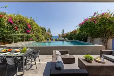 Image de 5 bedroom Beachfront Villa