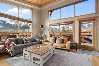 Image de Stunning Penthouse with Mountain Views + Parking