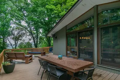 Image de Retro Metro Deck House | Mcm Gem with Hot Tub & Spectacular Views!
