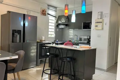 Image de très beau T5 entièrement climatisé, insonorisé(3 chambres et 3 salles de bain )