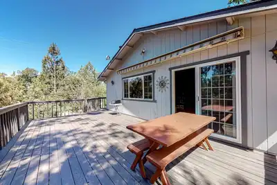 Image de Quintessential cabin near the lake, marina & golf - wraparound deck & W/D