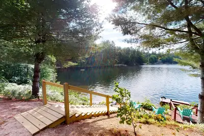 Image de Lakefront studio with private dock, fast WiFi & full kitchen - dog-friendly