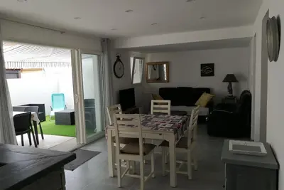 Image de Spacieux Chalet et Grande Terrasse, Plage des Chalets, Gruissan Plage