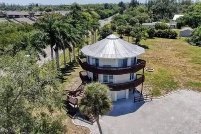 Image de Well Equipped Pet/Smoke Free Family Home - bring your boat!