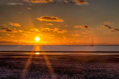 Image de Comfortable Beach Living.