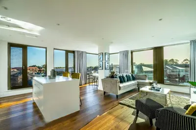 Image de A premium stay that sleeps 4 guests  in 2 bedrooms