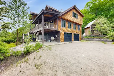 Image de Spectacularly updated family mountain lodge w/deck & amazing views