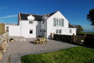 Criffel Glen -  a house that sleeps 6 guests  in 3 bedrooms
