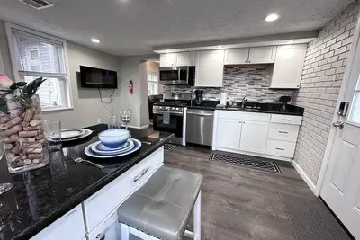 Image de 100% renovated House 8 minutes to downtown