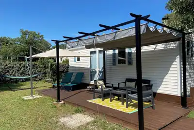 Image de Mobil Home Dans un Écrin de Verdure