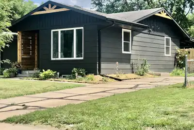 Image de Stay at the Lazy Llama House with Self Check-In