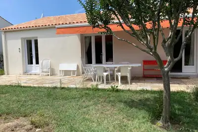 Image de Maison  avec terrasse au calme 17 mn à pied de la plage