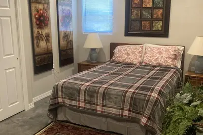 Image de This property is the perfect getaway close to the lake.