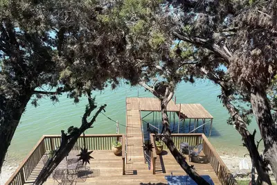 Image de Waterfront, fishing primer, sunning decks, swimming area, kayaks