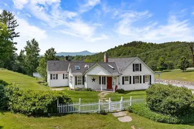 Image de Historic Home, Centrally Located w/ Mtn Views!