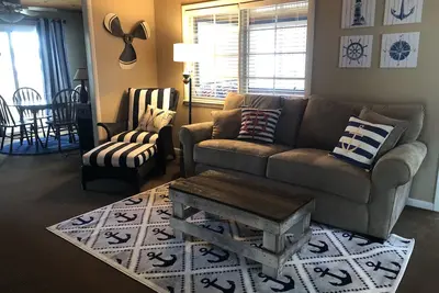 Image de Lake Delavan, South Shore - Lakefront Cottage with Pier