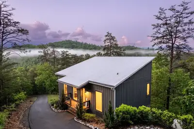 Image de Private modern indoor pool cabin | Dollywood