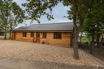 Image de Butterfly Lodge, pet friendly, with hot tub in Thorpe-On-The-Hill