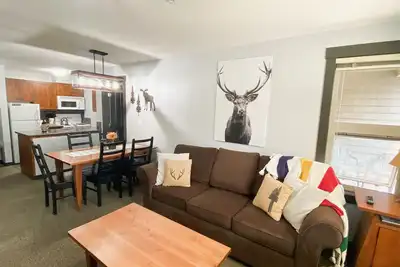 Image de Ski In\/Out - Renovated 2 Bedroom Condo in Upper Village