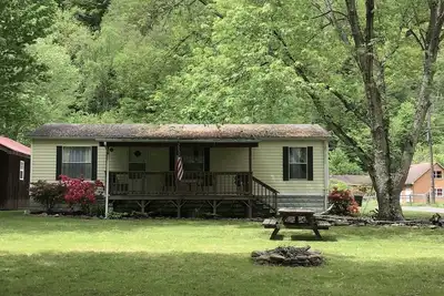 Image de 3 Br 2 Bath house in Hinton, Wv inside the New River Gorge National Park.