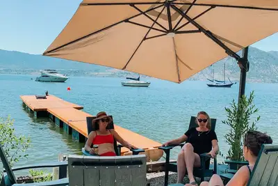Image de Private Lakefront Beach House off Naramata Bench