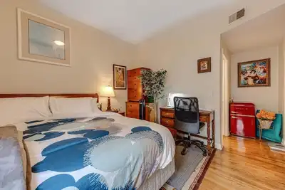 Image de The Cozy Nest: King Bed in Quiet and Safe Condo by McCormick Place and Midway!