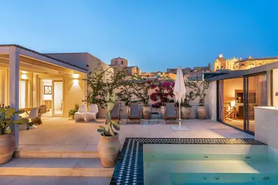 Image de Exclusive property with terrace and plunge-pool, Noto, Sicily