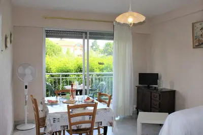 Image de Studio Cosy avec Terrasse et Parking, à 30m de la Mer, Cagnes-sur-Mer