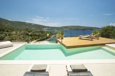 Image de Luxury Beach Villa W Private Infinity Pool Panoramic Sea Views & Garden