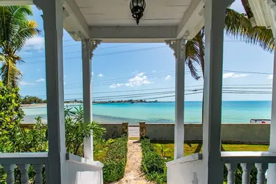 Image de Restored Historic Waterfront Captains Estate, Sunset Views, Walk to Beach
