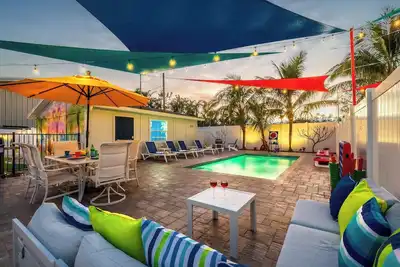 Image de Pickleball, Game Room, Heated Pool, 4 Min to Beach