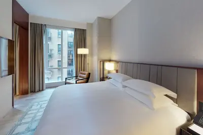 Image de 1-Bedroom Suite + Connecting Room at a 5⭐️ Hotel