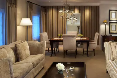 Image de 2 Connecting Suites at a 5⭐️ Hotel