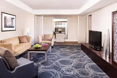 Image de Suite + Connecting Room at a 4⭐️ Hotel