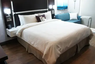 Image de 2 Connecting Suites at a  Hotel